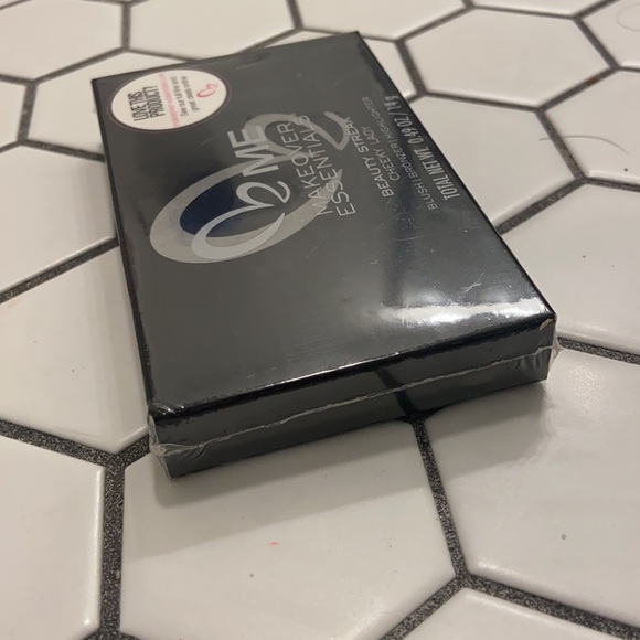 Bronzer/ Blush / Highlighter - Picture 3 of 3